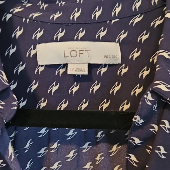 LOFT Navy and White Patterned Button Down Blouse Size LP - Picture 2 of 6